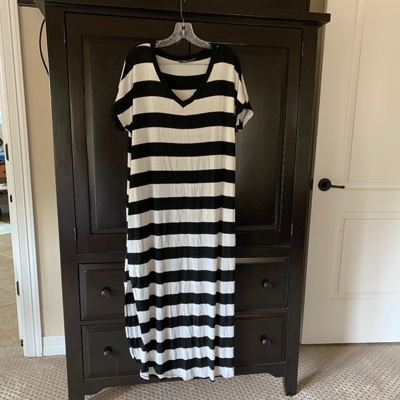 12 Ami V-Neck Pocket Short Sleeve Loose Maxi Dress - Picture 2 of 8